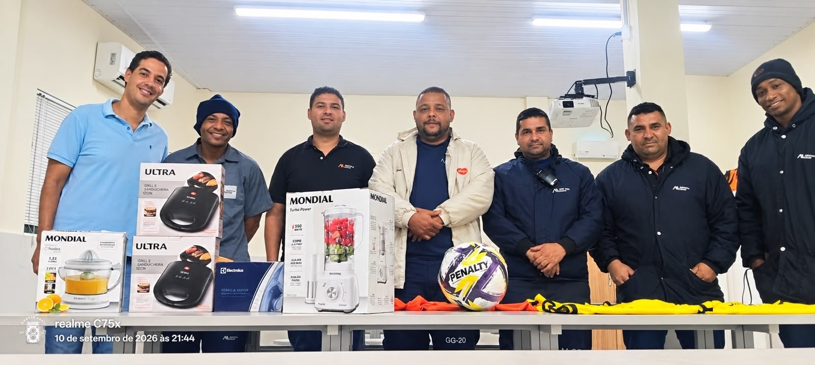 Imagem FENATRACOOP VISITA TRABALHADORES DA AURORA ALIMENTOS EM SIMOES FILHO NA BAHIA